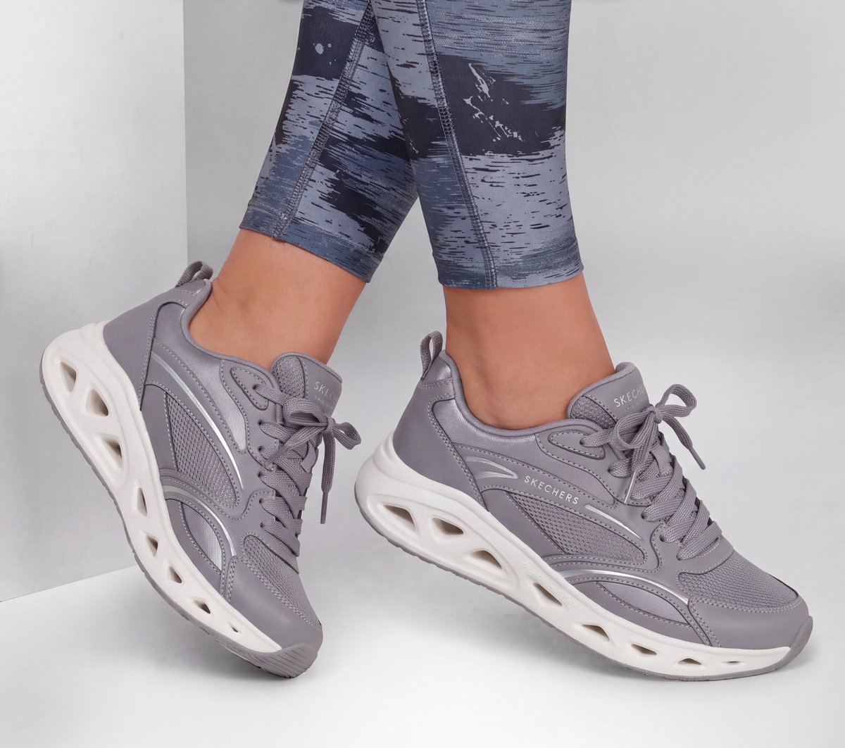 Skechers UNO Glide-Step Lite